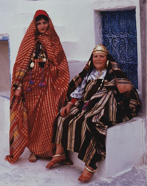 Africa | Jews of Djerba. Tunisia, 1980 | © Keren T. Friedman Jewish Bride, Jewish Women, Jewish Culture, Jewish History, We Are The World, Traditional Fashion, Traditional Wear, Folk Costume, World Cultures