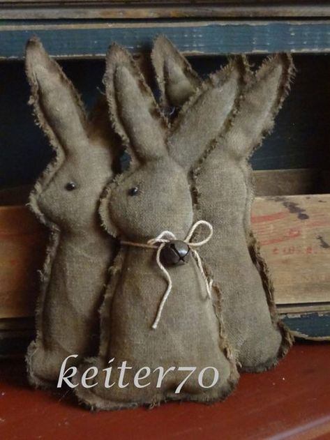 Primitive Bunnies, Diy Osterschmuck, Primitive Spring, Primitive Rabbit, Primitive Easter, Diy Ostern, Spring Easter Crafts, Easter Inspiration, Cute Easter Bunny