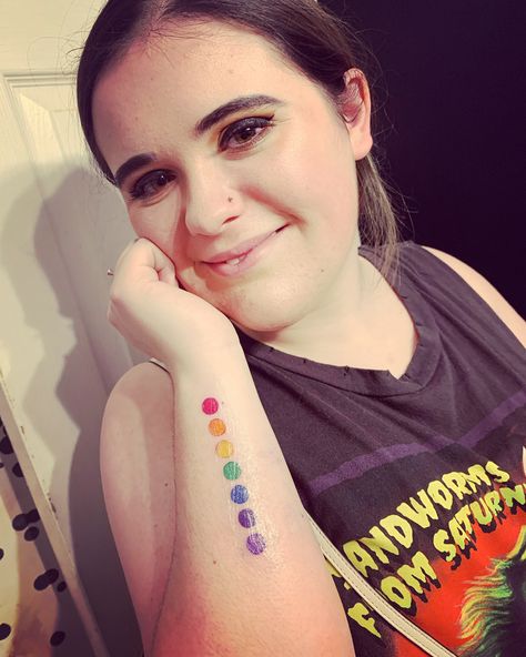 Arm tattoo of small rainbow dots. Pride. First tattoo. Rosary Tattoo Design, Tattoo Dark Skin, Tattoo Emo, Chakra Painting, Rainbow Tattoo, Tato Flash, Pride Designs, Emo Tattoos, Tattoo Dark