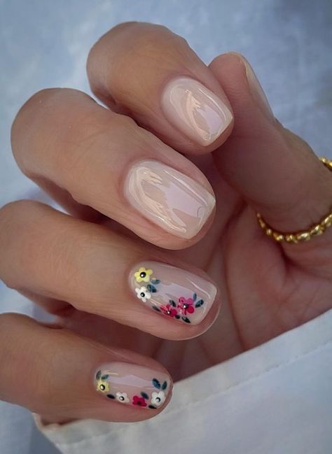 Natural Floral Nails, Manikur Kuku, Summer Gel Nails, Milky Nails, Flower Nail Designs, Casual Nails, Her Nails, Short Acrylic, Inspo Pics