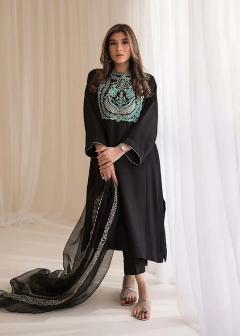 Sadaf Fawad Khan, Fawad Khan, Black Pool, Punjabi Outfits, Latest Dress Design, Pakistani Fashion Casual, Trendy Shirt Designs, Casual Indian Fashion, Indian Dresses Traditional