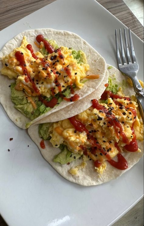 #recette #health #healthyfood #healthyrecipe #food #eat #goodeats #healthcare #yummy #yummyhealthyrecipes #yummyhealthyeasy #wraps #wrapsrecipes #eggs #avocado Somewhat Healthy Meals, Dinner For Diet Meal Ideas, Ideas For Healthy Dinner, Dinner Ideas For First Trimester, Healthy Dinner Food Ideas, Foods With Eggs, Avocado Egg Wrap, Egg Avocado Wrap, Pregnancy Foods To Eat Meal Ideas