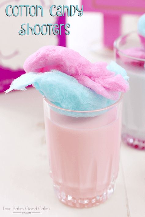 Cotton Candy Drinks, Cotton Candy Cocktail, Glace Fruit, Candy Shots, Candy Cocktails, Candy Drinks, Fair Food, Lemonade Drinks, Shot Recipes