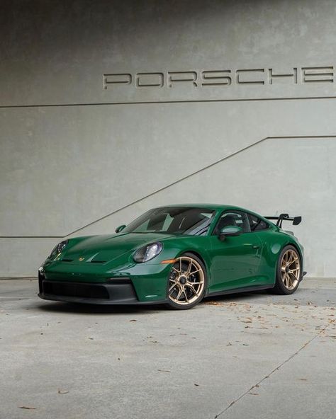 Green Cars Aesthetic, Green Porsche Gt3 Rs, Porsche Gts, Porsche 991 Gt3, 992 Gt3, Black Porsche, Porsche 550, Porsche Sports Car, New Vehicle