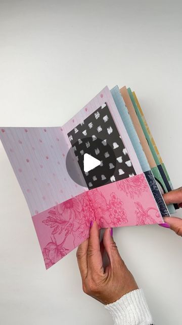 How To Make A Folder With Paper, How To Make Booklets Ideas, How To Make Folders Out Of Paper, Accordian Books Diy, How To Make A Folder, Paper Folders Ideas, How To Make A Booklet Out Of Paper, How To Make Paper Book, How To Make A Paper Book