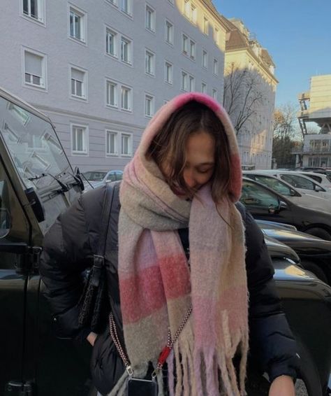 acne studios style winter scarf pink aesthetic scarf checked one in amazon. i linked to the product :) Pink Scarf Outfit, Aesthetic Scarf, Winter Streetstyle, Scarf Outfit Winter, Scarf Aesthetic, Inspiration Books, Books Decor, Girl Lifestyle, Scarf Outfit