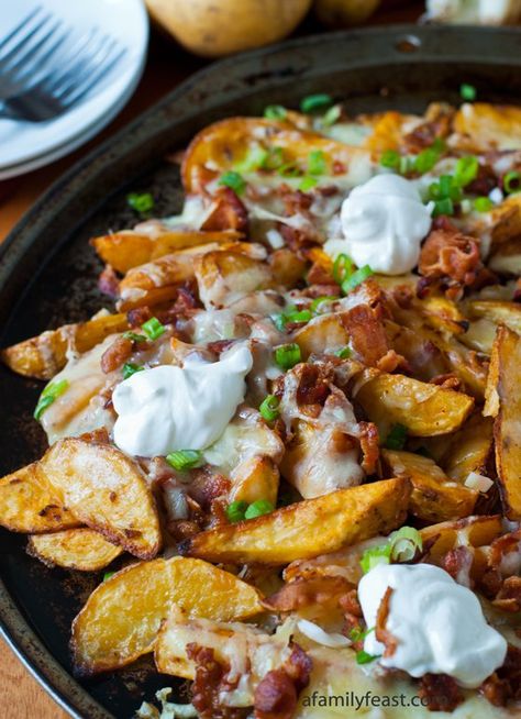 Loaded Pub Fries - One of the most popular recipes on our site...these are fantastic! Pub Fries, Potato Wedges Baked, Loaded Fries, Fries Recipe, Pub Food, Potato Wedges, Snacks Für Party, Potato Dishes, French Fries