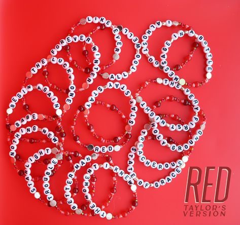 A spread of red beaded friendship bracelets with rose gold accents, made with stretchy string, glass beads, seed beads, and the names of the songs on Taylor Swift's Album Red, written in alphabet beads. Friendship Brackets, Swiftie Bracelets, Ts Eras Tour, Taylor Bracelets, Taylor Swift Red Album, Ts Eras, Swift Bracelet, Taylor Swfit, Red Album