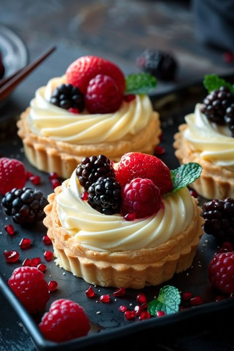 Coffee Tart Recipes, Fruit Tart Glaze, Tarts Mini, Cursed Cakes, Mini Tart Recipes, Photo Produk, Mini Tarts, Food Post, Single Serve Desserts