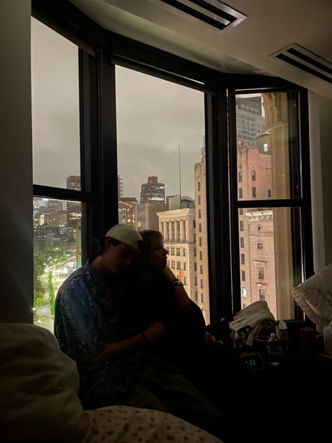 Boston Apartment Interior, Boston Couple Aesthetic, Emerson College Aesthetic, Boston Life Aesthetic, Boston University Dorm, Emerson Core, University Couple, Apartment With Boyfriend, Boston Lifestyle