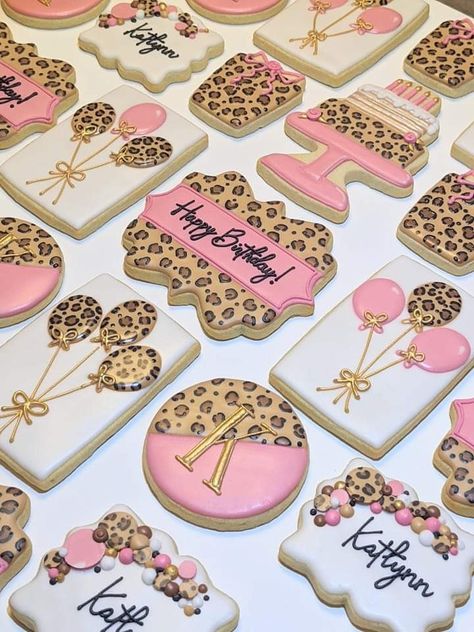 40 Cookies Decorated, Leopard Birthday Cookies, Leopard Print Birthday Cookies Decorated, Cheetah Print Cookies Decorated, Cheetah Centerpieces Ideas, Leopard Print Cookies Decorated, Girls Cheetah Birthday Party, Animal Print Bachelorette Party, Leopard Print Cookies