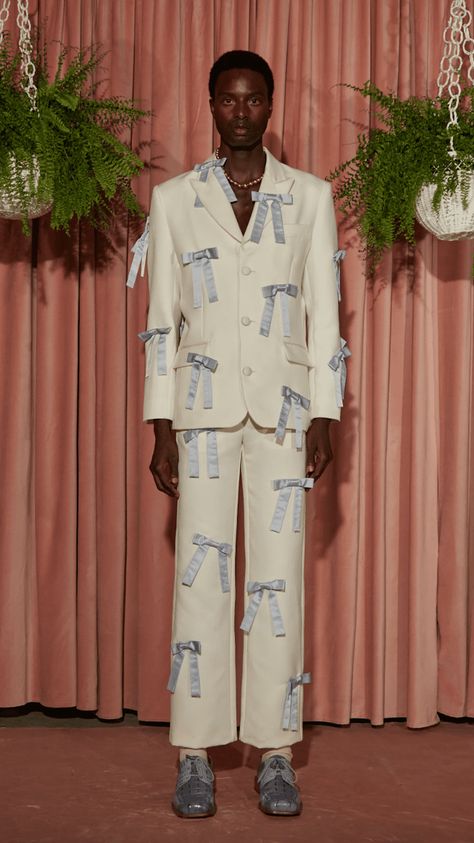 The Bow Trend Is All Grown Up, According to Fall 2024 Runways Tanner Fletcher, Spring 2023 Ready To Wear, 2023 Ready To Wear, Spring 2023, Looks Vintage, Modern Fit, New York Fashion, Evening Wear, Runway Fashion