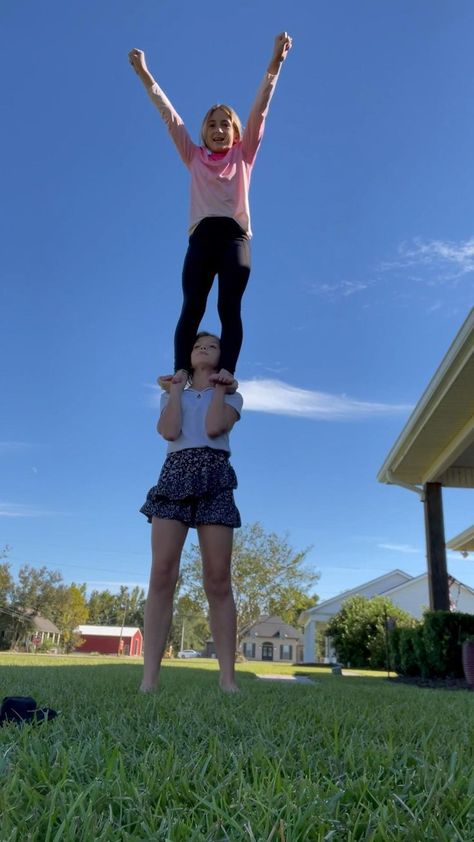 How To One Man Stunt, 2 People Cheer Stunts Easy, How To Do A One Man Stunt, 2 Person Trampoline Tricks, One Person Cheer Stunts, Yoga Poses For 2 People Friends, 6 Person Stunts, Yoga Poses To Do With Friends, Two Person Stunts Cheer