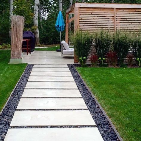 Top 70 Best Stepping Stone Ideas - Hardscape Pathway Designs Stepping Stone Pathway, Stepping Stone Walkways, Stepping Stone Paths, Backyard Walkway, Walkway Landscaping, Side Yard Landscaping, Outdoor Walkway, Pathway Landscaping, Front Walkway