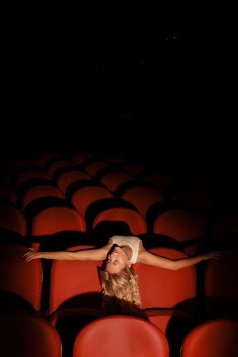 Pop Asthetic Picture, Theater Aesthetic Pictures, Stage Actress Aesthetic, Drive In Theater Photoshoot, Broadway Dance Aesthetic, Movie Theater Photography, Theater Actor Aesthetic, Moviestar Aesthetic, Photoshoot In Theatre