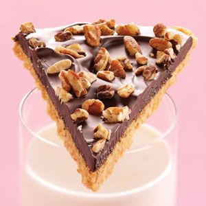 Chocolate Lover's Pizza Recipe Cake Alternatives, Chocolate Pizza, Fresh Fruit Recipes, Wedding Cake Alternatives, Traditional Wedding Cake, Dessert Pizza, Cereal Recipes, Eat Dessert First, Pizza Recipe