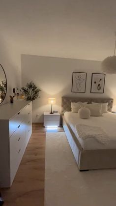 White Room Decor, Luxurious Interior, Classy Bedroom, Dream Apartment Decor, تصميم للمنزل العصري, White Bed, Room Redesign, Bilik Tidur, Redecorate Bedroom