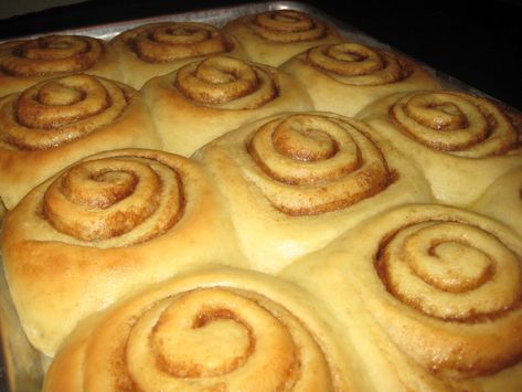 Pudding Cinnamon Rolls, Best Cinnamon Roll Recipe, Cinnabon Rolls, Vanilla Pudding Recipes, Homemade Cream Cheese Frosting, Cinnamon Rolls With Cream Cheese, Cinnamon Rolls With Cream, Finger Food Desserts, Cinnamon Bun Recipe