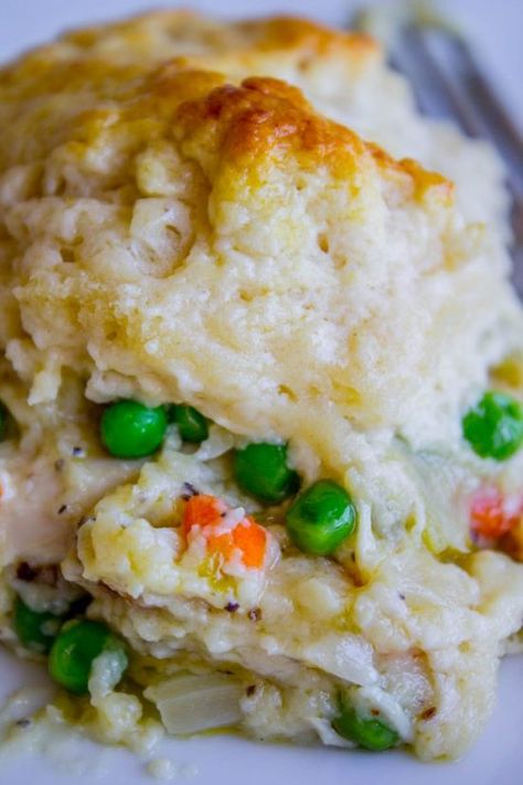 Chicken Pot Pie with Biscuits from The Food Charlatan. This big ol' pan of Chicken Pot Pie with Biscuits can feed a crowd! Tender chicken and veggies with a delicious creamy sauce but instead of regular pie crust we're topping it with Flaky Buttermilk Biscuits. This is comfort food at its finest! #chicken #biscuits #potpie #homemade #healthy #bisquick #casserole Bisquick Casserole, Dinner Pie, Chicken Pot Pie With Biscuits, Pot Pie With Biscuits, Dumplings Recipes, Flaky Buttermilk Biscuits, Bisquick Chicken, Casseroles Recipes, Mom Meals