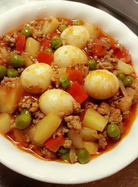 Giniling na Baboy with Quail Eggs - Mama's Guide Recipes Pork Giniling Recipe, Giniling Recipe, Filipino Vegetable Recipes, Pilipino Food Recipe, Phillipino Food, Lumpiang Shanghai, Easy Filipino Recipes, Empanada Recipe, Ground Pork Recipes