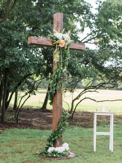 Floral adorned cross for a garden inspired wedding ceremony. Christ Centered Wedding, Garden Inspired Wedding, Prayer Garden, Wedding Ceremony Ideas, Garden Weddings Ceremony, Wedding Cross, Wedding Altars, Flowers Arrangements, Crosses Decor