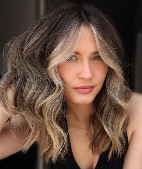 Matte Bronde Balayage with Money Pieces Blonde Front Highlights, Pelo Cafe, Hair Contouring, Framing Highlights, Blonde Bangs, Face Shape Hairstyles, Black Hair With Highlights, Short Brown Hair, Dark Hair With Highlights