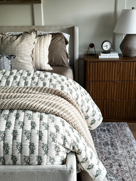 Bedding Ideas With Quilts, Guest Room Comforter Ideas, Duvet With Quilt, Teal Bedding Ideas Color Combos, Warm Bedding Ideas, Patterned Bedding Ideas, Vintage Farmhouse Bedroom Ideas, Comforter Set Ideas, Quilt And Duvet Layering