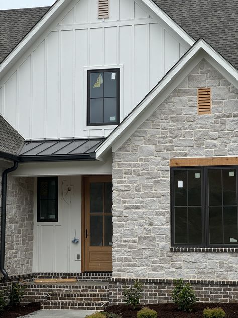 Off White Brick House Exterior, Exterior Brick And Siding Combinations, Hardy Siding, White Brick House Exterior, Construction Planning, Timeless House, Construction House, Exterior House Renovation, White Siding