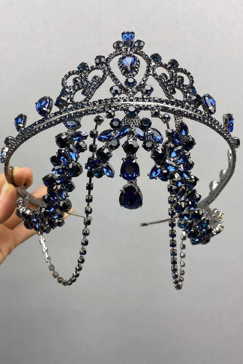 Henna Crown, Bride Henna, Hair Ornaments Wedding, Fantasy Crown, Crown Aesthetic, Wedding Dress Bride, Pretty Jewelry Necklaces, Royal Blue Wedding, Crown Hair