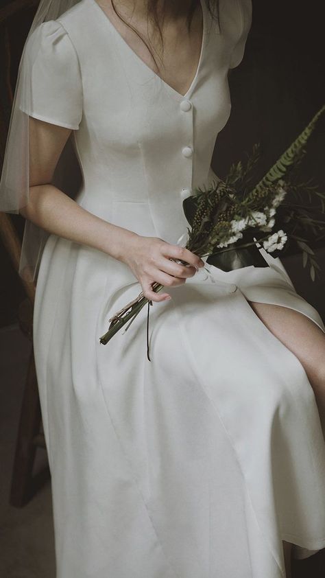 Midi Wedding Dress, Civil Wedding Dresses, Pakaian Feminin, Minimalist Wedding Dresses, White Wedding Dress, Civil Wedding, New Wedding Dresses, Elegant Wedding Dress, 가을 패션