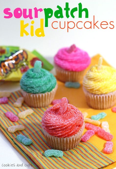 sour patch kid cupcakes Soft Cupcakes, Mm Cupcakes, Kid Cupcakes, Cake Mini, Colorful Cupcakes, Creative Cupcakes, Sour Patch Kids, Sour Patch, Think Food