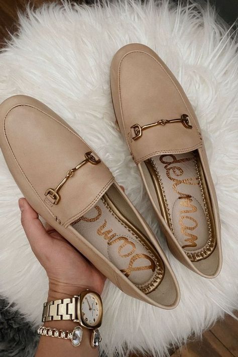 Bronze Loafers Outfit, Summer Shoes For Work, Tan Shoe Outfits Women, Spring Work Shoes Business Casual, Classy Work Shoes Women, Comfy Slip On Shoes, Work Shoes Women The Office Comfy, Stylish Work Shoes, Summer Loafers Women