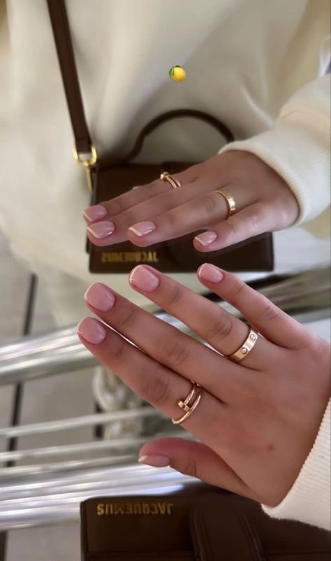 Cartier Rings Stacked, Cartier Ring Aesthetic, Cartier Nail Ring, Hand With Ring, Simplistic Jewelry, Cartier Gold, Hand Rings, White Acrylic Nails, Chic Summer Outfits