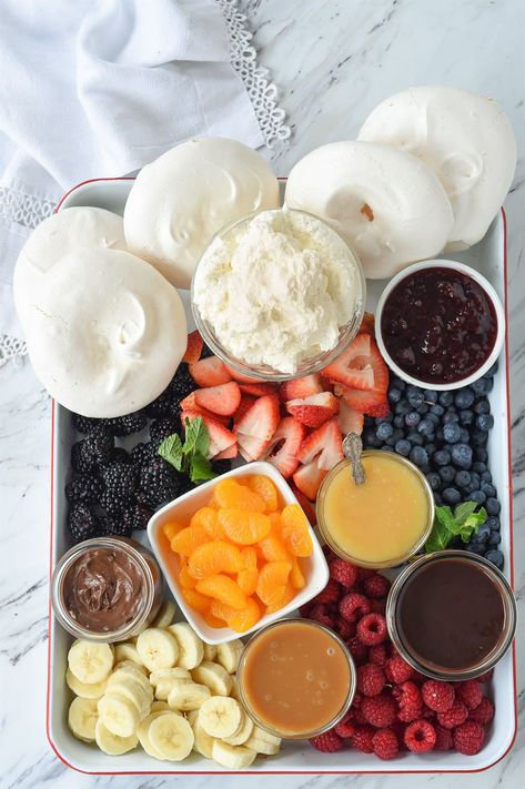 This Pavlova Dessert Board is the perfect way to entertain a group of friends or treat your family.  Everything you need to create a delicious pavlova is all in one place.  Let your guests create their own amazing flavor combinations. #mini #recipe #easy #dessert #grazingplatter #strawberry #toppings #individual #chocolate Pavlova Dessert, Mini Pavlova, Dessert Board, Flavor Combinations, Make Ahead Desserts, Fudge Sauce, Köstliche Desserts, Hot Fudge, Food Platters