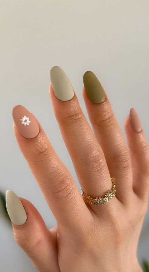 green spring nails, green matte nails, spring nail ideas, spring nails 2022, spring nail art designs, spring nails March Nails Ideas, Matte Green Nails, Monochromatic Nails, Matte Nail, Spring Nail Trends, Cute Spring Nails, Nails Green, Nails 2022, Matte Green