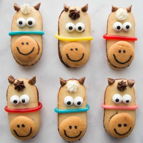 Horse Cookies Recipes, Kentucky Derby Food, Best No Bake Cookies, Derby Party Food, Horse Themed Party, Kentucky Derby Party Food, Milano Cookies, Horse Cookies, Horse Party