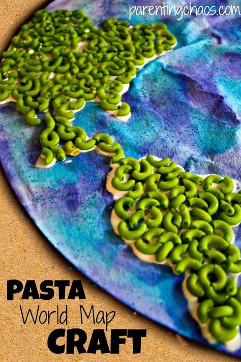 Love this simple idea for a DIY World Map!!! Would be a blast to do with the kids =) World Map Craft, World Map Crafts, Ochrana Prírody, Preschool Social Studies, Earth Day Celebration, Geography Activities, Geography For Kids, Kindergarten Social Studies, Sistem Solar