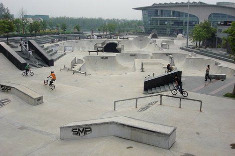 graffiti skate park - Google Search | 3 Urban Skateparks ... Skatepark Design, Skateboarding Aesthetic, Skateboard Park, Industrial District, Public Space Design, Structure Architecture, Parking Design, Urban Setting, Inner City