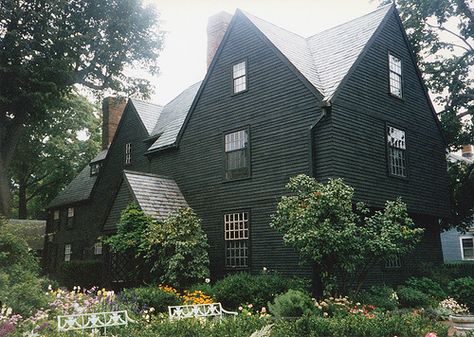 House Of Seven Gables, Black Houses, Seaside Garden, Wooden Building, Paint Your House, Seaside House, Famous Houses, Salem Massachusetts, Witch Trials