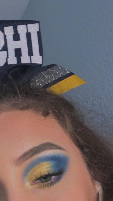 Cheer Dance Makeup, Competitive Cheer Makeup, Cheer Leader Makeup, Cheer Eyeshadow, Cheerleading Makeup Ideas, Cheer Makeup Ideas, Cheer Makeup Looks, Cheer Comp Makeup, Cheer Makeup High School