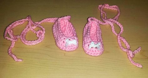 The Ripe Umbrella: Baby Crochet Ballet Slippers Crochet Ballerina Slippers Free Pattern, Crochet Ballet Slippers Free Pattern, Crochet Ballet Slippers, Shoe Applique, Slippers Free Pattern, Baby Ballet Shoes, Crochet Ballet, Foundation Half Double Crochet, Baby Ballet