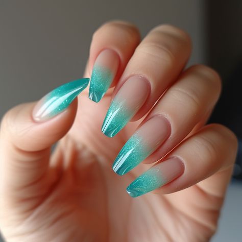 Aqua ice blue clear nail art gradient ombré Teal Gradient Nails, Green And Blue Ombre Nails, Aqua Ombre Nails, Teal Almond Nails, Seaglass Nails, Aqua Nail Designs, Aqua Nails Design Ideas, Blue Ombre Nail Designs, Aqua Blue Nails