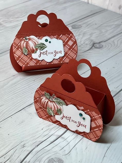 Thanksgiving Treat Holders, Thanksgiving Candy Crafts, Thanksgiving Table Favors, Treat Boxes Diy, Halloween Treat Holders, Thanksgiving Candy, Christmas Treats Holders, Christmas Treats Boxes, Halloween Treat Boxes