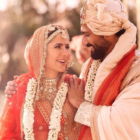 Gujju Wedding, Marriage Poses, كاترينا كيف, Groom Photoshoot, Vicky Kaushal, Bridal Lehenga Designs, Bridal Lehenga Red, Bollywood Wedding, Wedding Sutra