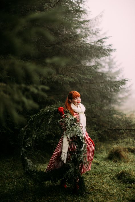 Cottage Core Christmas Outfit, Cottagecore Christmas Outfit, Barbour Wellies, Christmas Cottagecore, Cottagecore Photoshoot, Red Wellies, Horses Christmas, Winter Cottagecore, Dream Christmas