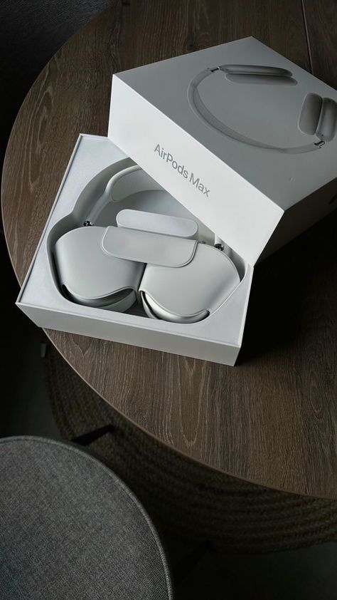 airpods max, airpods max aesthetic, silver, airpods aesthetic, minimalist dark aesthetic picture, apple products, that girl aesthetic, listening music Headphones For Iphone, Tech Aesthetic, Produk Apple, Airpods Max, Iphone Obsession, Headphones With Microphone, Smart Case, Mac Mini, Buy Apple