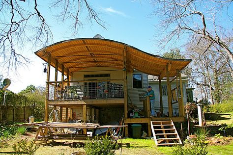 Deck with "s" curve roof Curved Pergola, Bamboo Roof, Curved Roof, Quonset Hut, Timber Roof, Roof Architecture, Wooden Structure, Pergola With Roof, Patio Roof