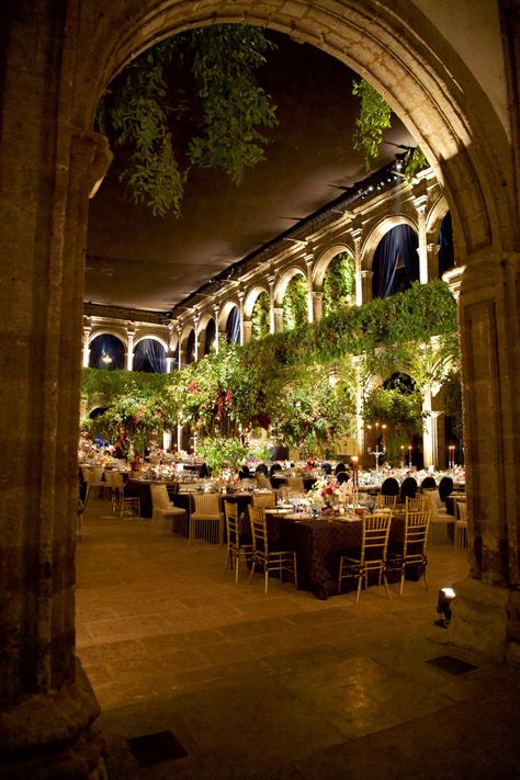 Wedding Venues Hacienda, Wedding Venues In Mexico City, Mexican Venue Wedding, Wedding Ideas Hacienda, Wedding Venue Courtyard, Magical Indoor Wedding, Mexico City Wedding Ideas, Spanish Cathedral Wedding, Mexico Wedding Venue Hacienda