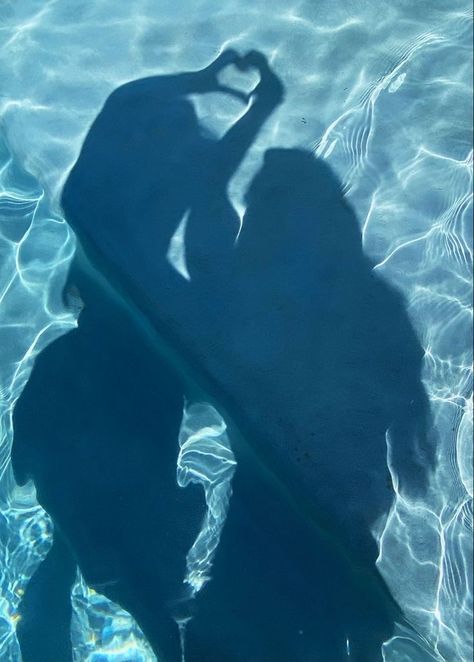 nicole the summer i turned pretty Couple Pool Pictures Aesthetic, Pool Aesthetic With Friends, Friends Staycation Aesthetic, Aesthetic Pool Pictures Friends, Aesthetic Pool Pics With Friends, Pool Inspo Pics Friends, Summer Inspo Pics Pool, Swimming Pool Aesthetic Photo Ideas, Pool Pic Inspo Aesthetic