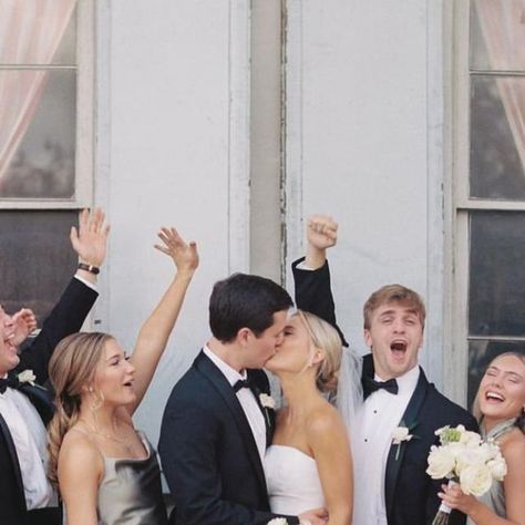 Race + Religious on Instagram: "Ok, but this bridal party looks so much fun!♥️" Small Bridal Party Poses, Small Bridal Party Photos, Small Wedding Party Photos, Small Bridal Party, Bridal Party Looks, Fun Bridal Party Photos, Small Bridal Parties, Bridal Party Photography, Bridal Party Poses